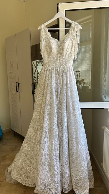 Ziyafət donları: Yaxşı vəziyyətdə, səliqəli şəkildə saxlanılmış gəlinlik, nişan — 19