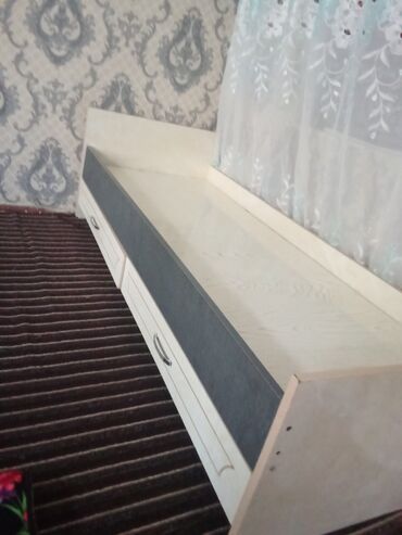 двуярусный кровать: Односпальная кровать с выдвижными ящиками - Размер спального места