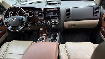 секутер: Toyota Sequoia: 2010 г., 5.7 л, Автомат, Газ, Внедорожник — 7
