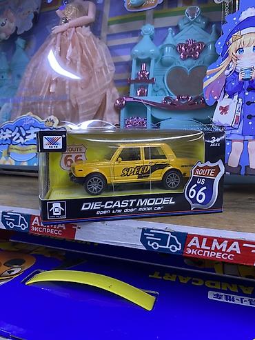 Металлическая модель автомобиля “Die-Cast Model” (серия Route 66). -