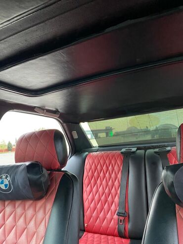 Digər Avtomobillər: Qırmızı rəngli sedan avtomobil Xüsusiyyətlər: - Korpus: 4 qapılı — 14