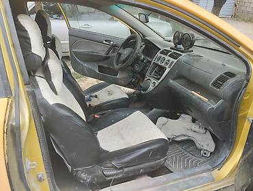 хунчи авто: Honda Civic: 2001 г., 1.5 л, Механика, Бензин, Хэтчбэк — 4