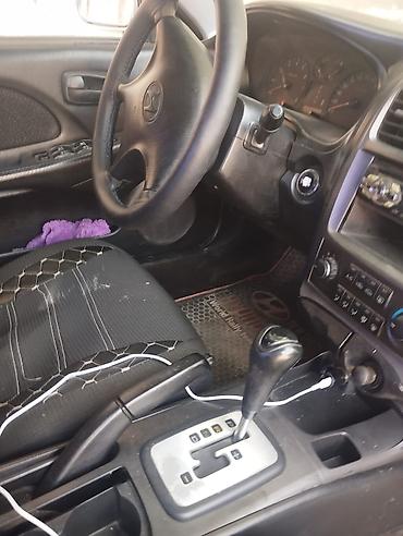 byd qin plus: Hyundai Sonata sedan – gümüşü rəngdə, avtomatik transmissiya — 2
