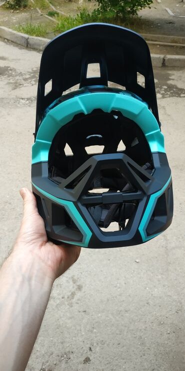 Шлемы: Шлем эндуро велосипедный самокат и другое новый размер м в