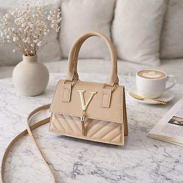 Клатчи: Белая женская сумка-клатч с геометрической стёжкой и декоративной — 19