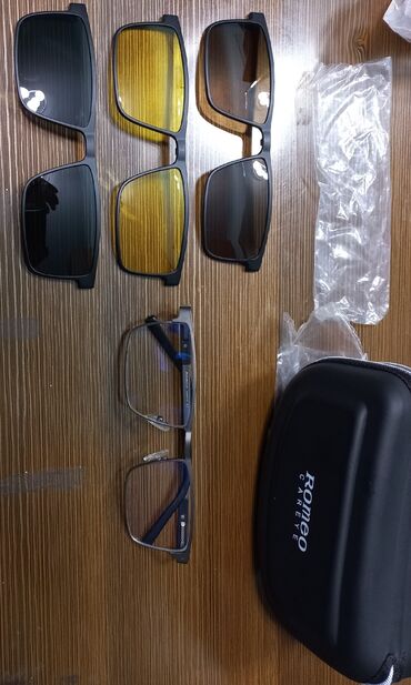 очки для зрения: Продаю Ромео оправу Тримя на Садками для зрение левый- 0,75 правый
