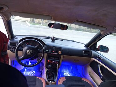 Volkswagen: Volkswagen Bora: 1.6 l | 1999 il Sedan — 3