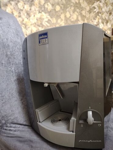 Separatorlar: Qəhvə maşını Lavazza, Su qabı ilə