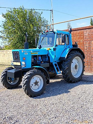 islənmis traktor təkərləri: Belarus 892 traktor - Güclü dörd silindrli dizel mühərrik, yüksək — 1