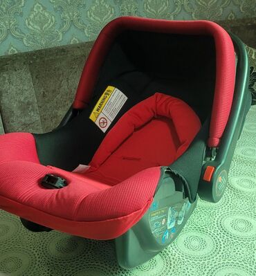 кресла детские: Автокресло, цвет - Красный, Б/у