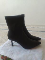 черные замшевые ботильоны: Ботинки и ботильоны