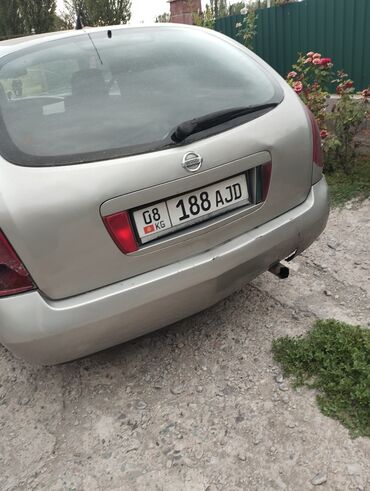 дом на кальосах: Автомобиль Nissan Primera в кузове универсал, выполненный в