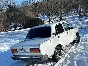 VAZ (LADA): Model: Lada (VAZ) 2107, ağ rəng, sedan gövdə Əsas xüsusiyyətlər: - — 1