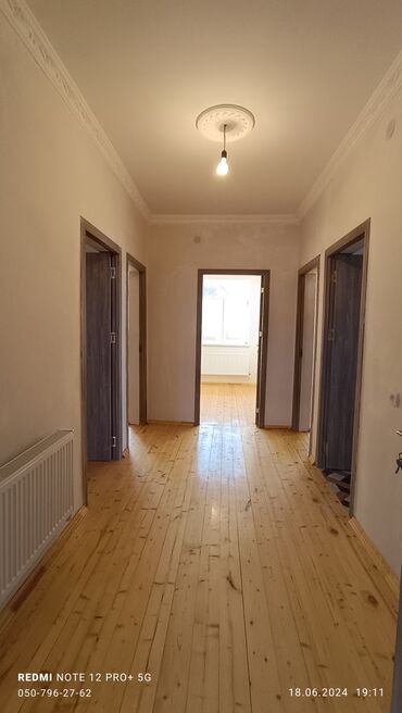 bakxanovda ev satiwi: Бина 4 комнаты, 100 м², Нет кредита, Свежий ремонт