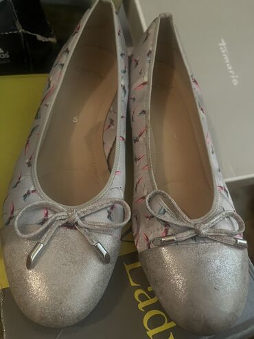 кожанная обувь: Продаю балетки 37 размер, покупали в Золушке за 5000 продаем за 2999