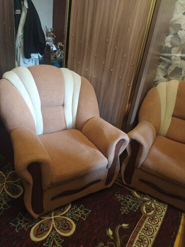 Masalar və oturacaqlar: Divan, Divan, Bazalı
