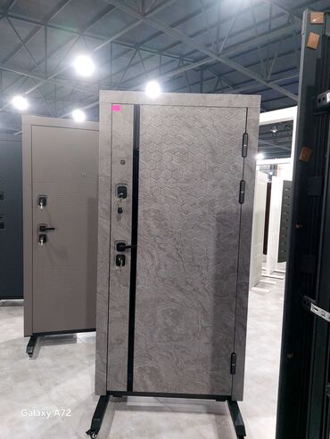 Giriş qapıları: Dəmir giriş qapıları – müasir dizayn və gücləndirilmiş təhlükəsizlik — 26