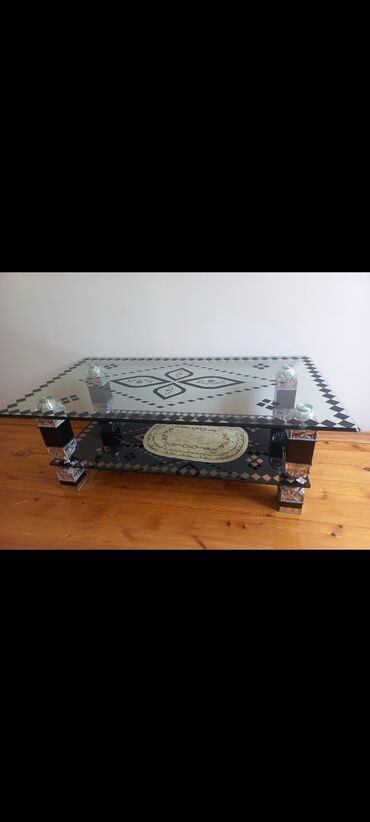 qonaq otağı masa: Qonaq masası, İşlənmiş, Açılmayan, Dördbucaq masa