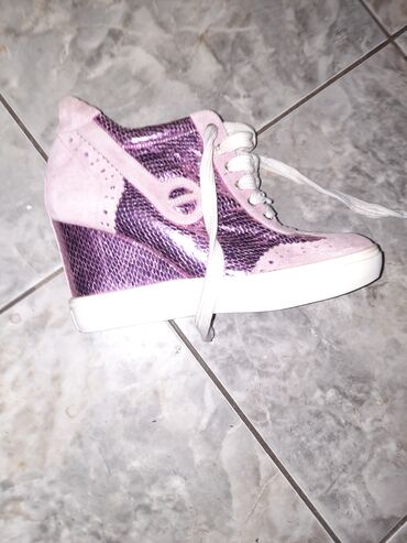 Women's Sneakers and athletic shoes: 38 — 5