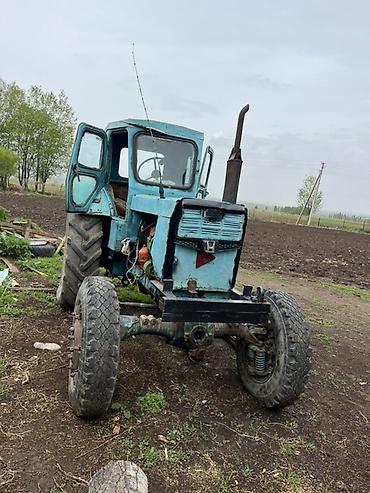 Тракторы МТЗ (Беларус): Трактор Т40 - Кабина закрытого типа со стеклами и дверями, боковое — 2