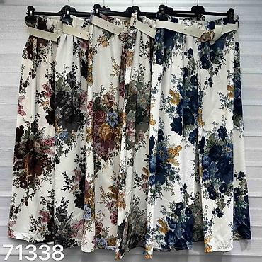 sandale platforme: Ženske široke palazzo pantalone sa floralnim printom
1900
Din
S M L — 6