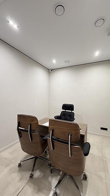 кресла офисные: Офисное помещение с современной отделкой 80кв.м. 2500$в месяц - — 6