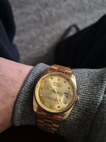 braon torbica: Sat sa natpisima Rolex/Day-Date stila - Zlatna boja, metalno kućište i — 1