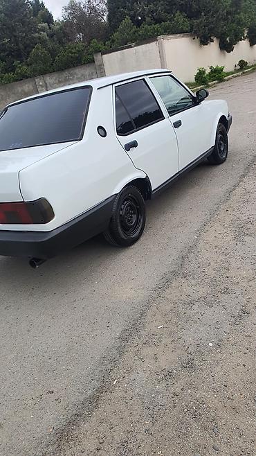 tofaş şahin: Tofaş Şahin sedan Xüsusiyyətlər: - Kuzov: 4 qapılı sedan, ağ rəng - — 4