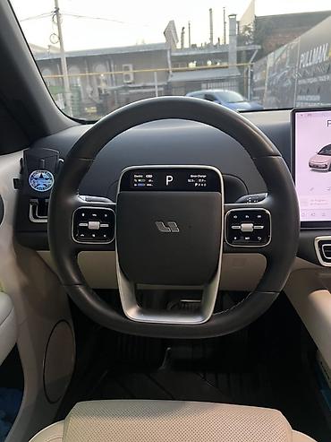 lexsus ls: Lixiang L6: 2025 г., 1.5 л, Автомат, Гибрид, Кроссовер — 1