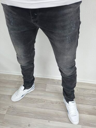 Farmerke: Cena 2990 dinara
Veličine 40 — 7