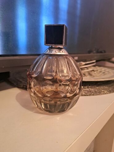 dg original italijanska proizvodnja: Jimmy Choo original parfem. Ostalo oko 20ml. Jako postojan. Cena