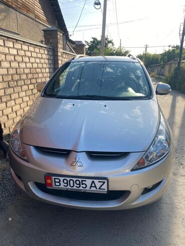 джип мини: Mitsubishi Grandis: 2010 г., 2.4 л, Автомат, Бензин, Минивэн