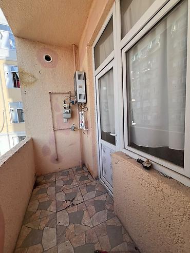 binədə ev: Yeni tikili 7 mərtəbəli binanın 4 cü mərtəbəsində 42 kv metr sahəsi — 7