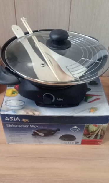 giros aparat: Nov teflon električni wok Asia, sa dodacima, 1500W U original kutiji