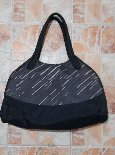 Torbe: T A Š N E 👜 👝 👝 Veliki izbor tasni od manjih do velikih Nike velika — 20