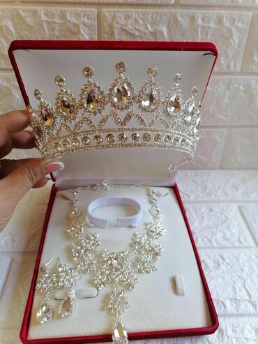 Setovi nakita: Chanel, Set: Kruna, Minđuše, Narukvica, Materijal: Cirkon, Biser — 11
