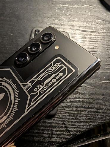 z fold 3: Z fold 5 256/12 Snapdragon 8 gen 2 Все работает все родное из — 5
