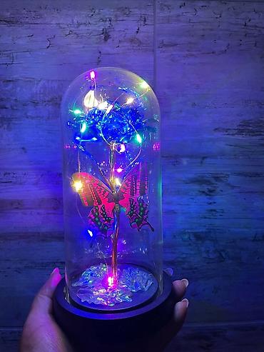 Praznična dekoracija: Večna ruža u staklenom zvonu sa led lampicom 🌹✨ čarobna ruža u — 14