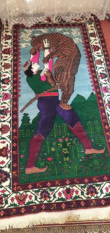 qədimi xalça alıram: Əl toxuması qədim dekorativ xalça: - Motiv: Mifrəli gəncin ayı ilə — 1