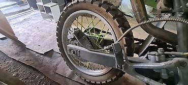 suzuki 200: Мотоцикл Suzuki (эндуро/dual-sport) зелёного цвета. Основные — 7