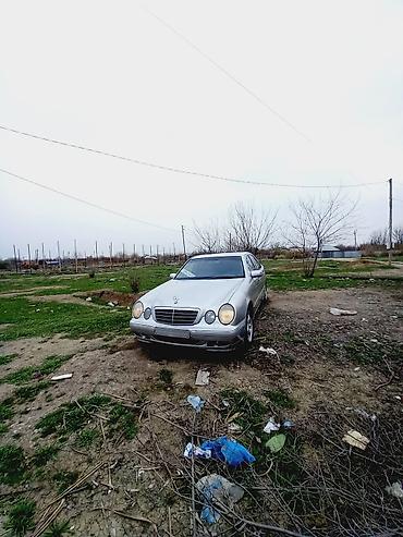 Mercedes-Benz: Mercedes-Benz E‑Class W210 sedan - Kuzov: sedan, gümüşü rəng - — 4