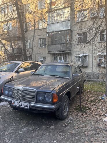 Mercedes-Benz: Mercedes-Benz W123: 1985 г., 2.3 л, Механика, Бензин, Седан