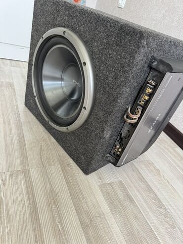 колонка маленькая: Автомобильный сабвуфер Kenwood в корпусе, обтянутом серой тканью