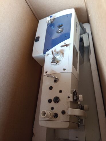 оборудование для изготовления 3d ковриков: Промышленная швейная машина DUMA (бренд на корпусе и упаковке)