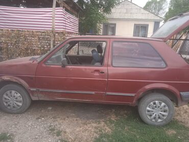 сиденья голф: Классический трехдверный хэтчбек Volkswagen Golf Mk2 в красном цвете