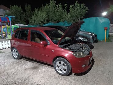 арзан авто машина: Mazda Verisa, 5‑дверный хэтчбек в бордовом цвете. Основные