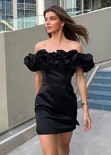 Koktel mini haljina sa raskošnim naborima na ramenima (off-shoulder
