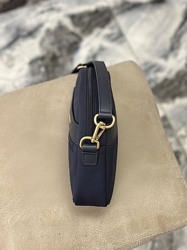 брелок tomahawk: Сумка через плечо Tommy Hilfiger - Цвет: темно‑синий (navy) с — 4