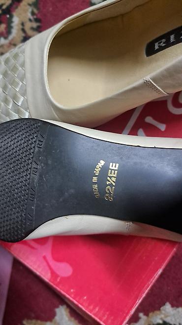 Отдам даром: Отдам обувь за порошок персил.Размеры 37-38.Район Церкви — 10