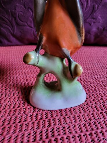 Ostali kućni dekor: Figura nova iz 60ih madjarski porcelan bodrogkereszturi. Visina — 8